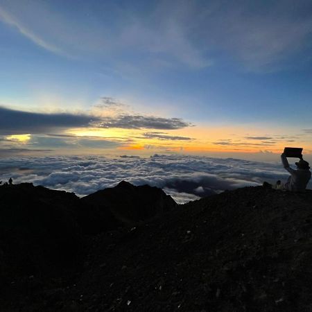 森纳儒 Rinjani Trekking Official酒店 外观 照片