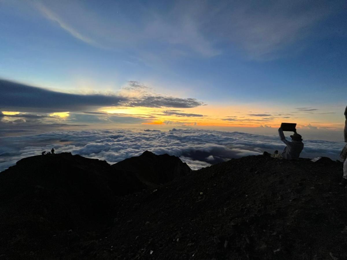 森纳儒 Rinjani Trekking Official酒店 外观 照片